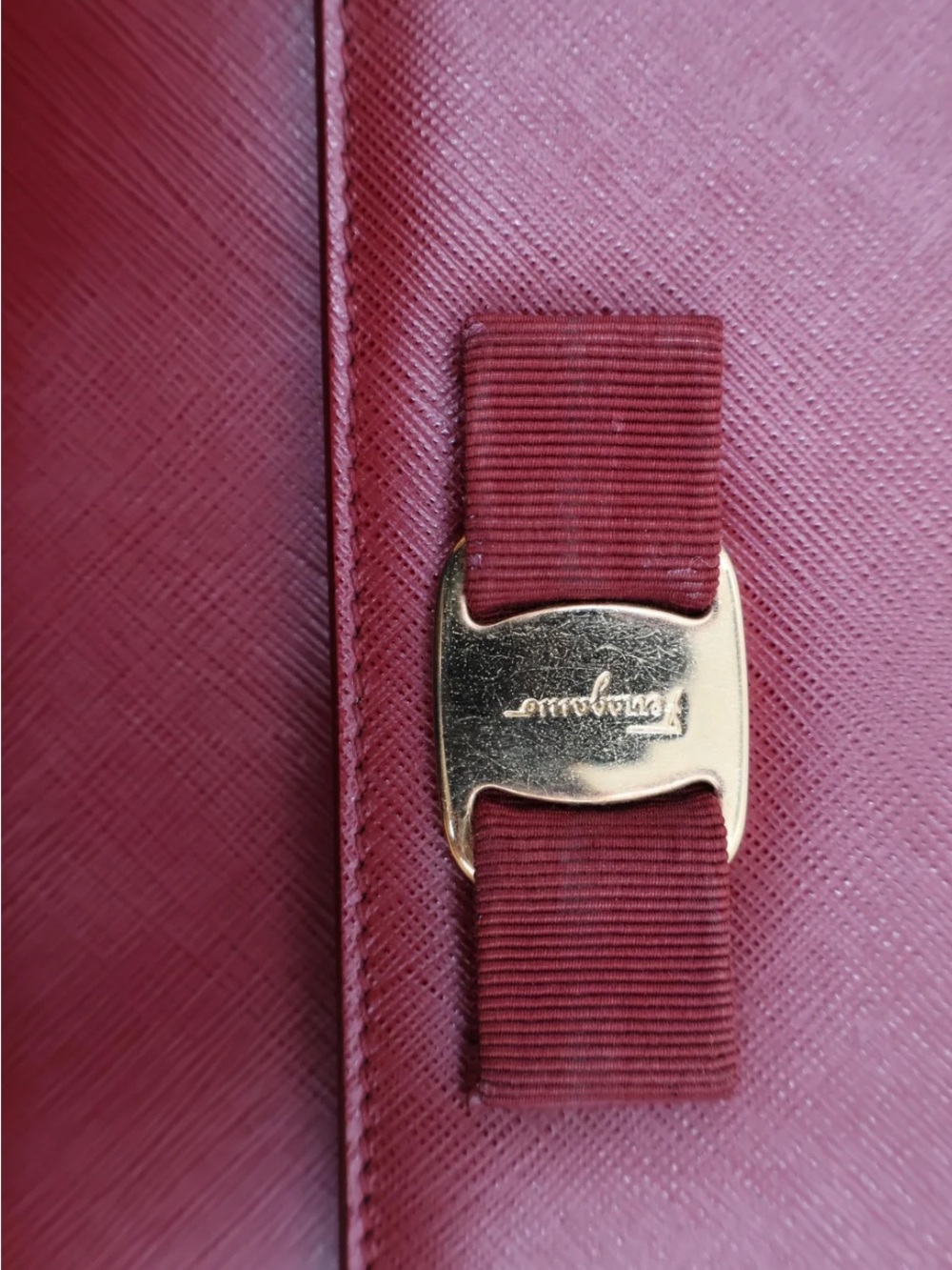 Salvatore Ferragamo Burgundy Leather Vara Bow Crossbody with Gold Chain - Picture 5 of 15